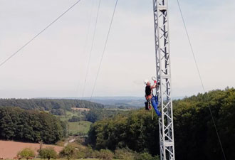 Was macht ein Freileitungsmonteur?